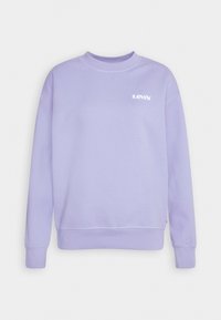 Sudadera lavanda con cuello redondo, puños acanalados y un logo blanco de "Levi's" en el pecho. Fabricada con una tela suave y cómoda.