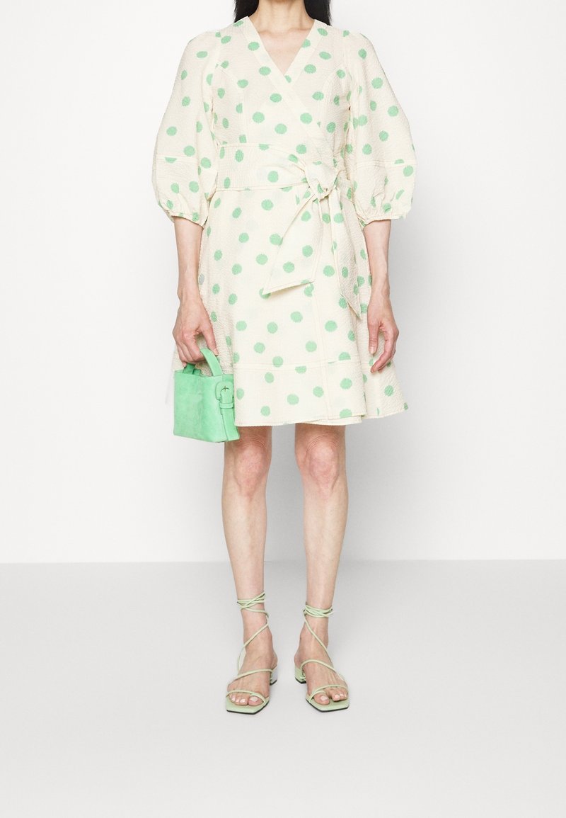 second female green dress Day - beige - (Pre-owned) Zalando