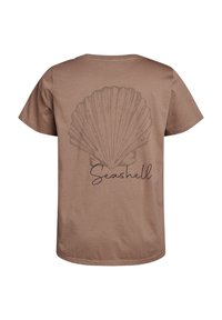 Bruine katoenen T-shirt met een schelpenafbeelding en het woord "Schelpen" eronder gedrukt in een donkerder bruin, korte mouwen, normale pasvorm.