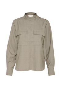Lichtgrijze blouse van gestructureerde stof, met een staande kraag, twee voorkanten zakken en gouden knoopaccenten op de schouder.