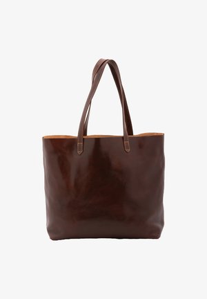 Braune Leder-Tote mit glatter Textur, zwei langen Trägern und einem einfachen offenen Design. Verfügt über Kontrastnähte entlang der Kanten.