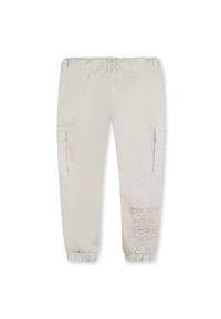 Pantaloni cargo beige chiaro con cintura e polsini elasticizzati, dotati di tasche laterali e logo DKNY in rilievo sul davanti.