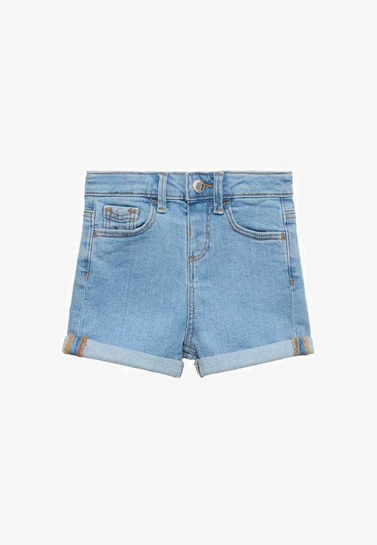 Shorts en denim bleu clair avec un ourlet roulé, cinq poches et une fermeture à bouton à l'avant. Présente des coutures contrastées et une coupe classique.