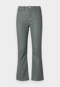 Grå denimjeans med utvidet ben, frontlommer, knappelukking og lett glans. Glatt tekstur med kontrasterende sømmer.