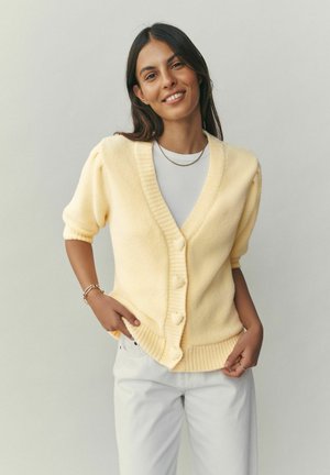 REGULAR FIT - COSY SHORT SLEEVE HEART BUTTON - Vest - yellow