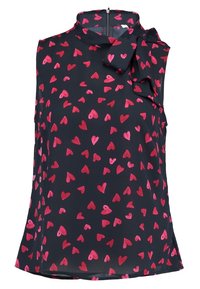 Mouwloze blouse van donkere stof, met een patroon van roze harten. Hoge kraag met een strikdetail bij de halslijn. Gladde textuur.