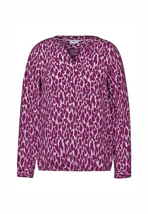 Paarse blouse met lange mouwen, voorzien van een V-hals en een gestructureerd luipaardprintpatroon in lichtere tinten van roze en wit.