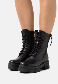 Marco Tozzi Platform ankle boots - black antic