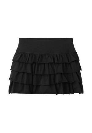 Mini-jupe noire à volants superposés avec une large ceinture, présentant plusieurs volants en tissu superposés pour du volume et de la texture.
