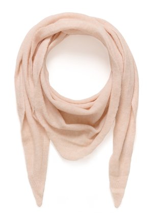 Écharpe en maille douce rose clair, pliée en forme triangulaire avec de longs pans tombants sur fond blanc.