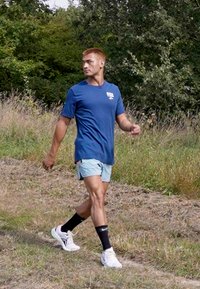 Nike Performance TEE ENERGY TRAIL - Sports T-shirts - brave blue