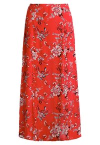 Jupe maxi fleurie rouge en tissu léger, avec un imprimé floral blanc, rose et bleu, une coupe évasée et une ceinture élastique.