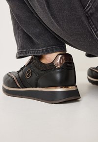Tamaris SNEAKERS - Trainers - black copper