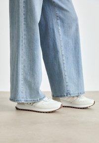 MILLEN - Sneaker low - white/cream