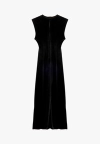 Suknia wieczorowa bez rękawów z czarnego aksamitu o wysokim dekolcie i zamku z tyłu, z długą, prostą sylwetką.