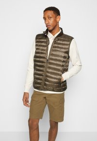 Tommy Hilfiger PACKABLE VEST - Colete - faded military