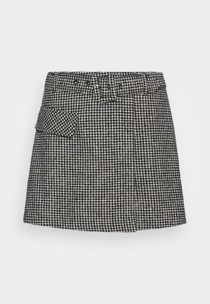 Shorts - black