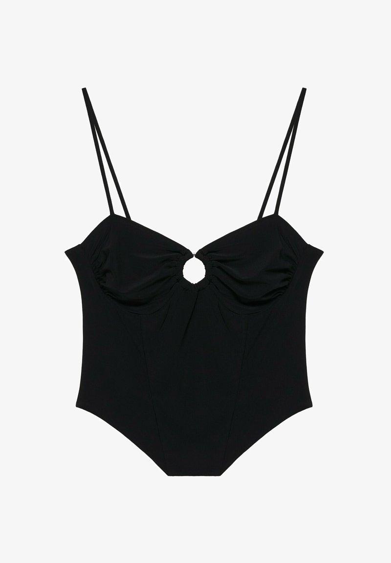Maillot de bain une pièce noir avec de fines bretelles doubles et une petite découpe circulaire au centre devant, au niveau de la poitrine.