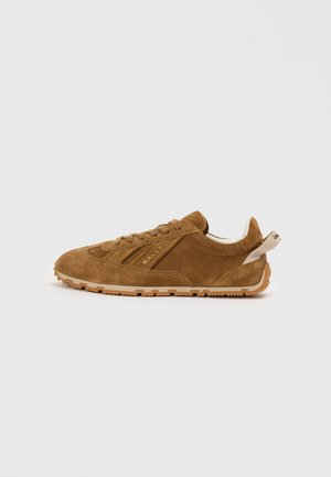 QUEST - Trainers - tan