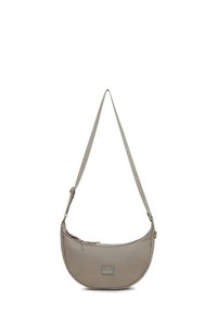 Borsa a tracolla in tessuto beige a forma di mezzaluna con tracolla regolabile, chiusura con zip e superficie testurizzata. Patch con logo esposta.