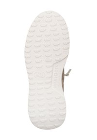 Suela de goma blanca con patrón de agarre texturizado y logo de la marca. Parte superior en un color neutro, con cierre de cordones y diseño aerodinámico.