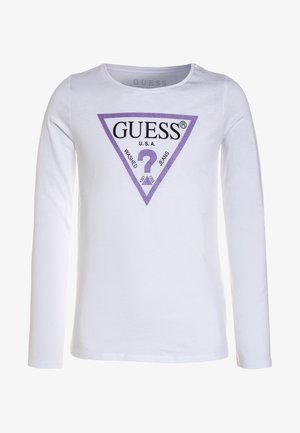 Chemise blanche à manches longues avec un logo triangle violet affichant "GUESS U.S.A." et un grand point d'interrogation au centre.