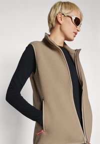 Peak Performance VEST - Strukirani kaput - avid beige