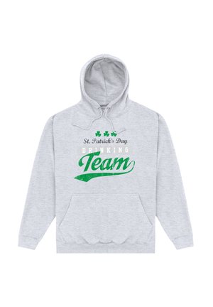 Grå hættejakke med en frontlomme, prydet med grøn og grå tekst, der står "St. Patrick's Day Drinking Team," akkompagneret af shamrockgrafikker.