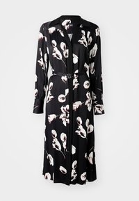 Černé květinové šaty s límečkem, dlouhými rukávy, stahovaným pasem s opaskem a vzory bílých a červených tulipánů na jemné tkanině.