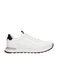 Scarpe sportive bianche con esterno in pelle liscia, tallone e dettagli in blu navy, suola texture e branding tonale sul lato.
