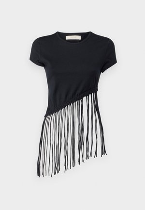 Czarny t-shirt z krótkim rękawem i asymetrycznym krojem, z długimi frędzlami wzdłuż dolnego wykończenia oraz plecionym detalem w talii.
