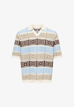 Mønstret kortermet polo shirt med V-hals, i beige, lyseblå og brune geometriske design i varierende nyanser og teksturer.