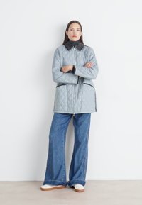 Barbour BARBOUR THE EDIT BY ALEXA QUILTED JACKET - Wintermantel - ice blue/navy