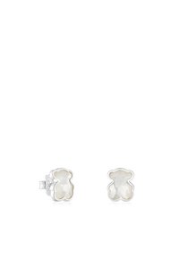 Orecchini a bottone a forma di orso in argento, con un'inserzione sfaccettata in madreperla. Bordi lisci con una finitura lucida. Design minimalista.