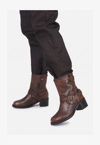 Bronx NEW-CAMPEROS Cowboy/biker ankle boot chestnut/brown