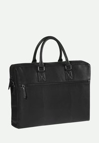 Schwarze Aktentasche aus Leder mit doppelten oberen Griffen, Reißverschluss, Vordertasche und glatter Textur. Verfügt über ein minimalistisches Design und klare Linien.