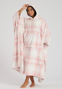 Coperta con cappuccio oversize in morbido pile a quadri rosa e bianco, dotata di una tasca frontale e maniche larghe per un facile movimento.