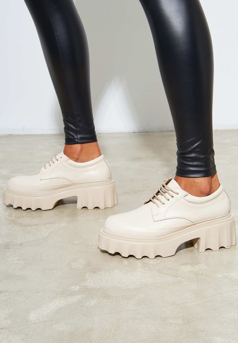 Cesare Gaspari LOAFERS CHUNKY  PLATTFORM  - Veterschoenen - beige