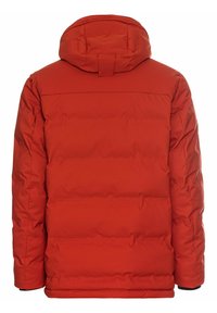 Rød polstret jakke med hætte, der har en quiltet design og elastiske manchetter. Stoffet ser glat og vandafvisende ud.