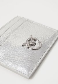 Pinko CARD HOLDER - Maks - argento