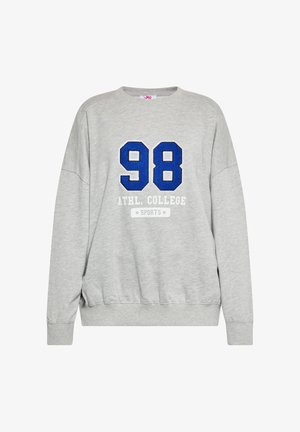 Szara bluza z okrągłym dekoltem, ozdobiona niebieskimi haftowanymi cyframi "98" oraz tekstem "ATHL. COLLEGE SPORTS". Ribbed cuffs and hem.