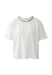 Weißes T-Shirt mit kurzen Ärmeln und rundem Ausschnitt, verziert mit einem silberfarbenen dekorativen Kragen mit kleinen funkelnden Details.