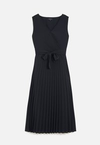 Abito a pieghe blu navy con scollatura a V, senza maniche, dettaglio in vita annodato e gonna fluida. Realizzato in un tessuto leggero e testurizzato.