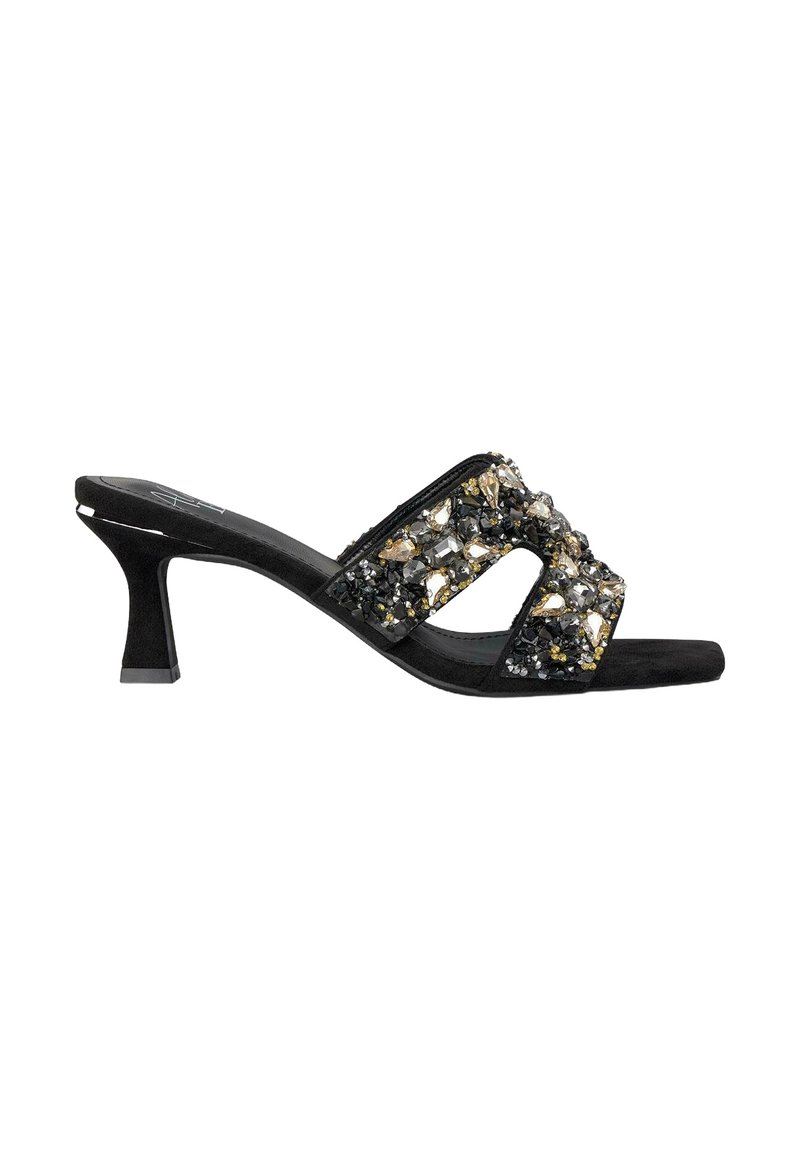 Mule con tacco in suede nero con upper decorato da pietre nere, dorate e trasparenti. Punta quadrata e tacco a blocco moderato.