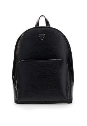 Sac à dos en cuir noir texturé avec poche avant zippée, détails de fermeture éclair argentés, poignée supérieure et logo triangulaire Guess sur le devant supérieur.