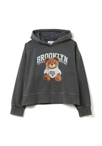 Felpa con cappuccio in tessuto grigio scuro, caratterizzata da una grafica di un orso in una maglietta bianca con il testo "New York" e lo slogan "BROOKLYN" sopra.