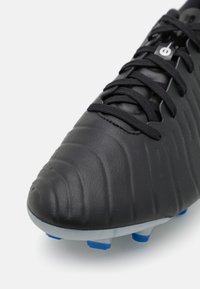 Nike Performance Jalkapallokengät kiinteälle alustalle - black
