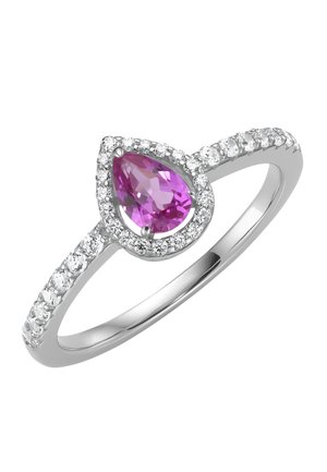 Silberner Ring mit einem birnenförmigen lila Edelstein in der Mitte, umgeben von kleinen klaren Steinen an Band und Halo-Fassung.