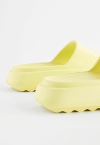 Next CHUNKY - Muiltjes - lemon yellow