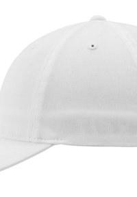 Hvid baseball cap lavet af bomuld, med en buet skygge, struktureret stof og syninger. Ingen synlige logoer eller udsmykninger.
